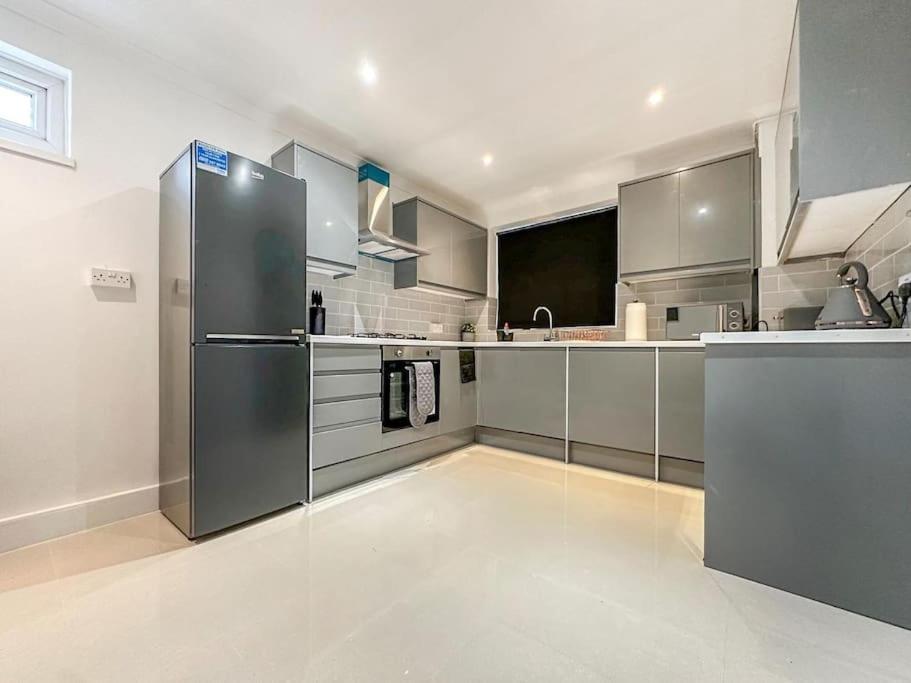 New Cosy Luxury 3 Bedroom House In Battersea لندن المظهر الخارجي الصورة