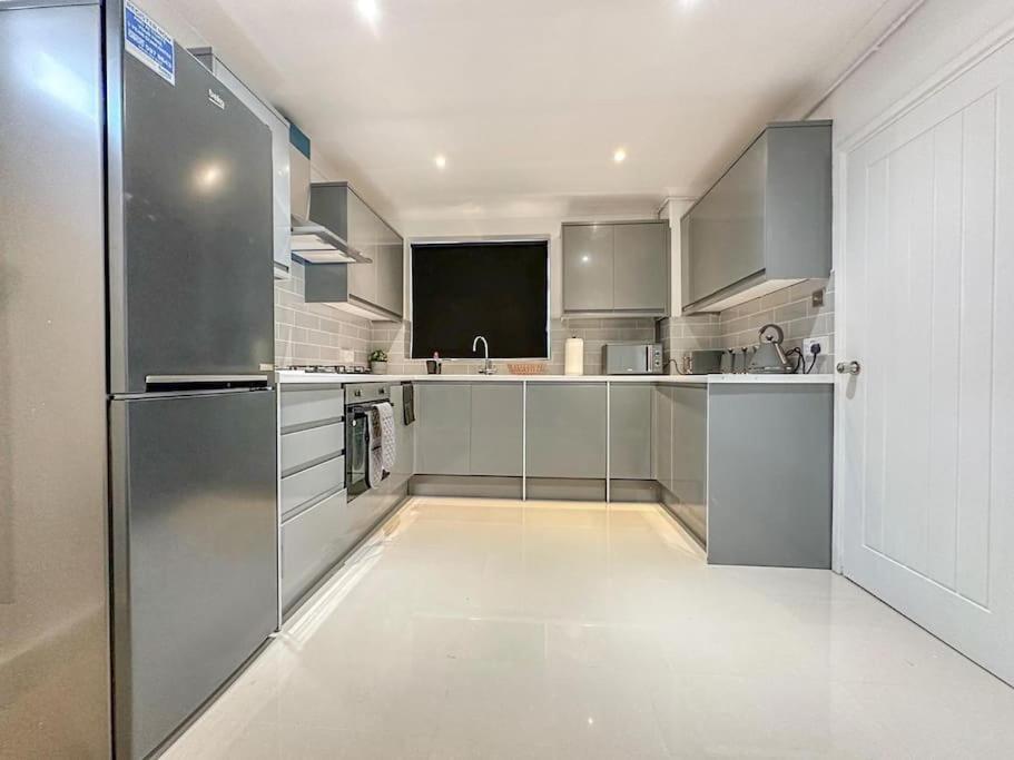New Cosy Luxury 3 Bedroom House In Battersea لندن المظهر الخارجي الصورة