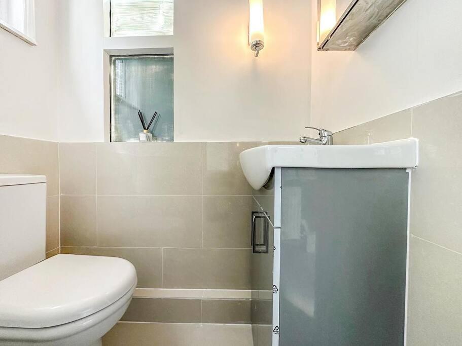 New Cosy Luxury 3 Bedroom House In Battersea لندن المظهر الخارجي الصورة