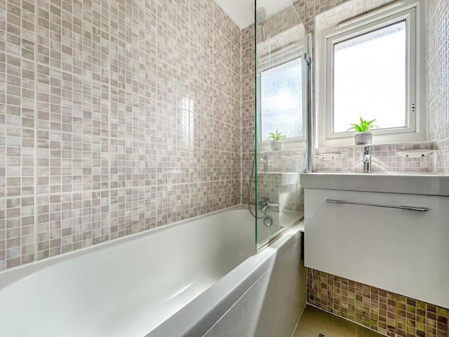 New Cosy Luxury 3 Bedroom House In Battersea لندن المظهر الخارجي الصورة